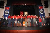 Gönüllü İtfaiyecilerimiz Belgelerini Törenle Aldı Gönüllü İtfaiyecilerimiz Belgelerini Törenle Aldı