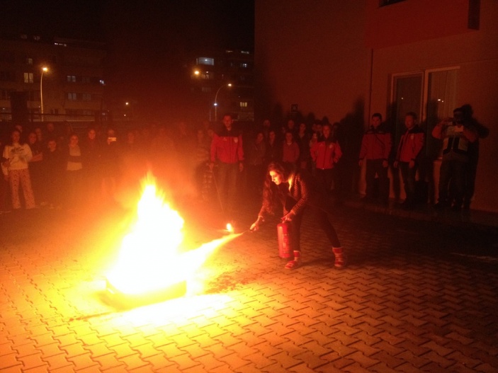 Öğrenci Yurdunda Temel Afet Bilinci ve Yangın Söndürme Tatbikatı