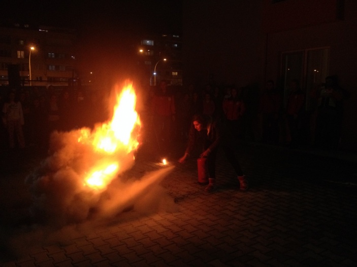 Öğrenci Yurdunda Temel Afet Bilinci ve Yangın Söndürme Tatbikatı