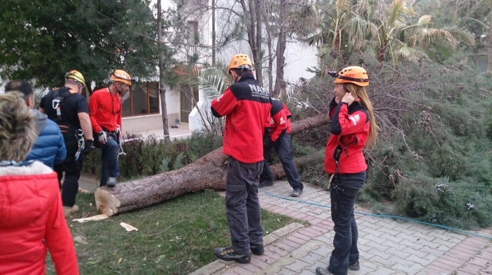 Akkent Sitesi Çatı Hasarına Müdahale